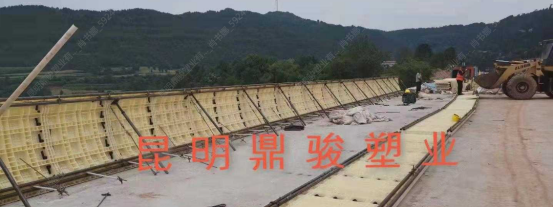 防撞護(hù)欄